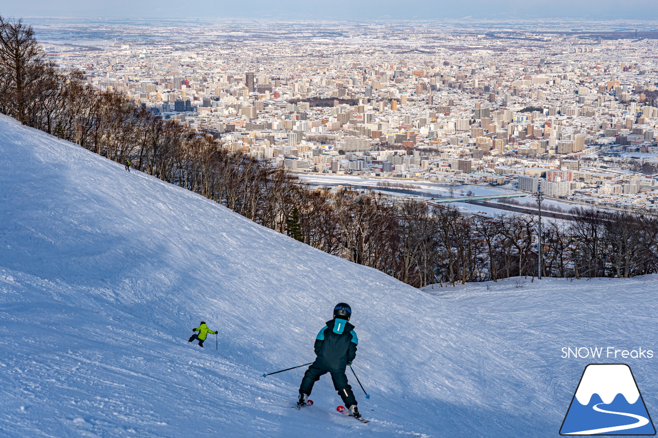 札幌藻岩山スキー場｜藻岩山の山頂に架かる『第2トリプルリフト』は、明日が今季の運行最終日…。ということで、いざ乗り納めにGo～(^^♪